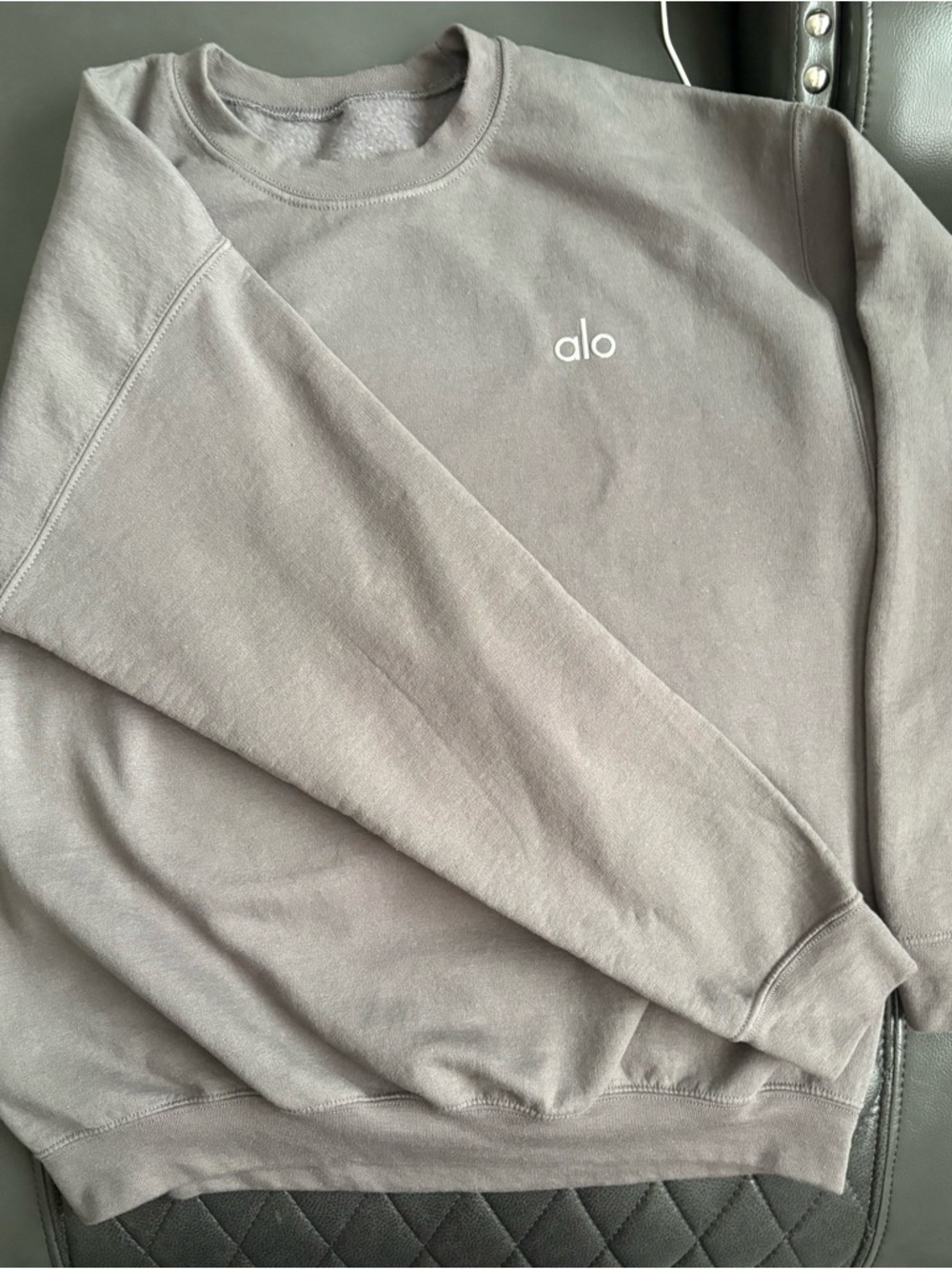 ALO Yoga Crewneck Sweatshirt in anthracite color size large 🌺